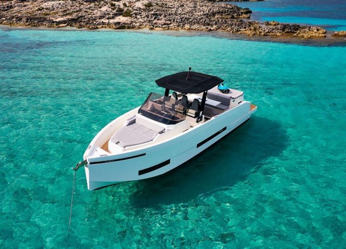 Motorboat De Antonio D32 300hp