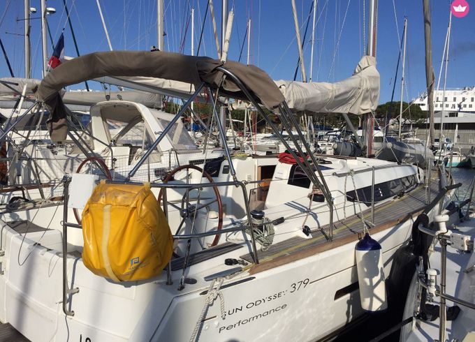Sailboat JEANNEAU SUN ODYSSEY 379 10.98m