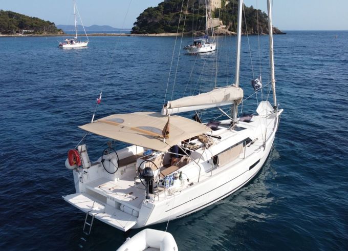 Sailboat Dufour 382 GL 11.9m