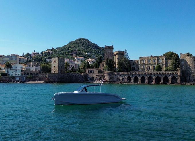 Motorboat RAND ESCAPE 30 420hp