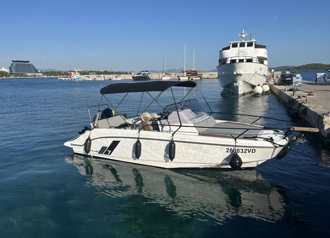 Motorboat Beneteau Flyer 7 200hp