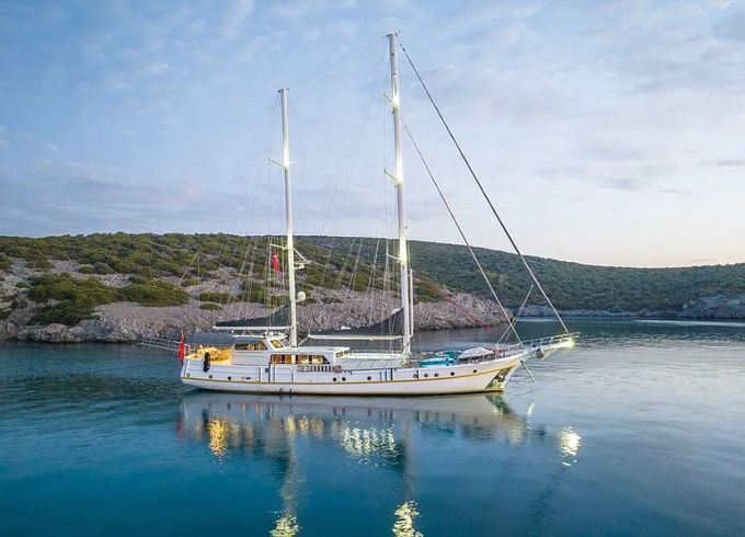 Sailboat LUCKY YOU MOTORSAILOR 37m