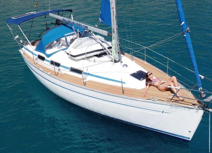 Sailboat Bavaria Cruiser 32 9.85m