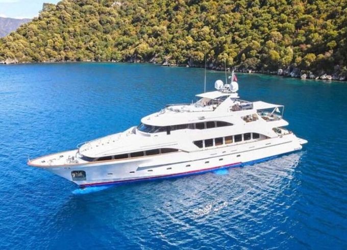 Motorboat Benetti Classic 115 1490hp