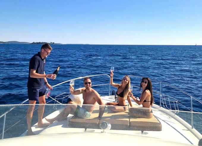 Motor yacht JEAUNNEAU PRESTIGE FLY 46 1000hp