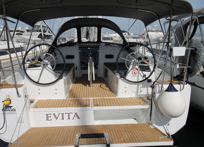 Sailboat Jeanneau Sun Odyssey 380 11m