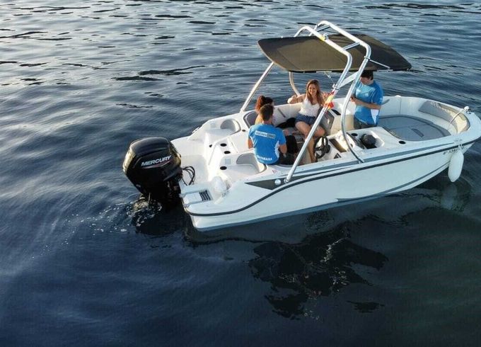 Motorboat Bayliner M17 115hp
