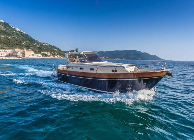 Motor yacht Di Luccia Sirio 33 300hp