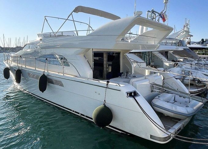 Motorboat Eminence X6 1220hp