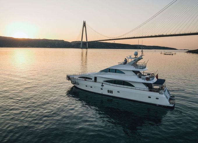 Motor yacht custom-made 2010 800hp