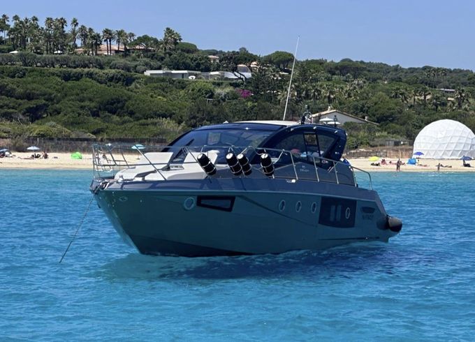 Motor yacht Cranchi M 44 Ht 800hp