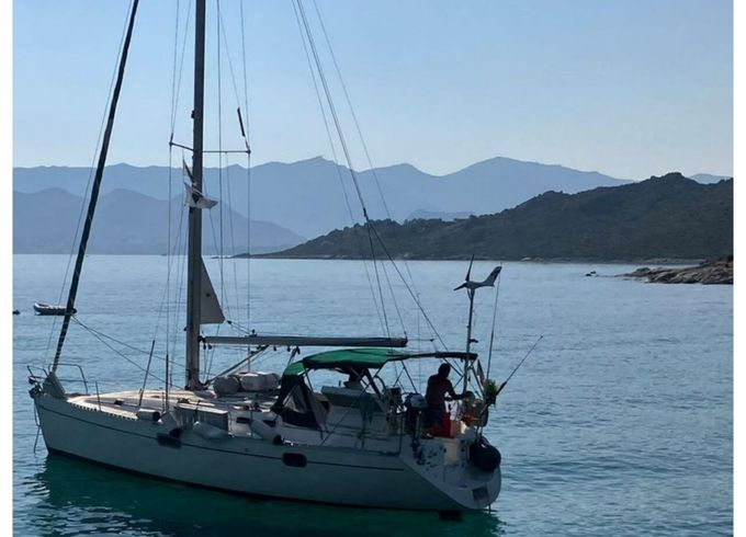 Sailboat Beneteau Océanis 351 10.4m