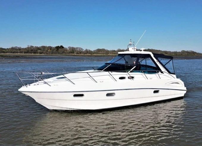 Motorboat Sealine S 38 600hp