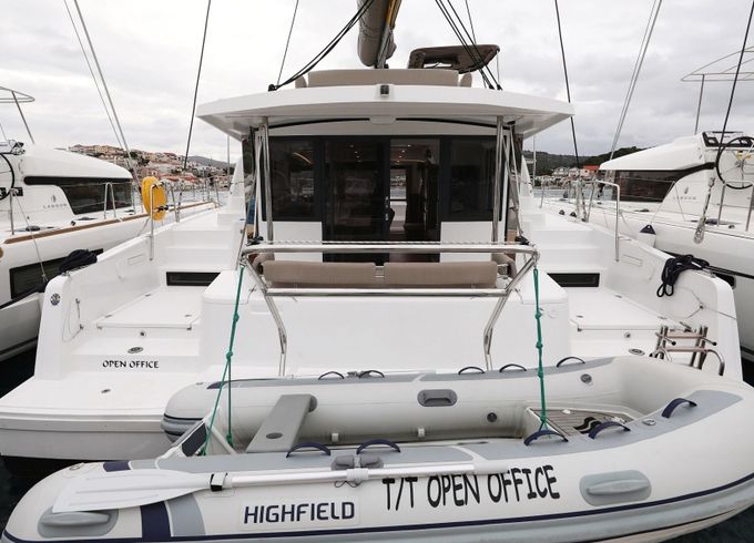 Catamaran Catana Group Bali 4.2 - 4 + 1 cab. 12m