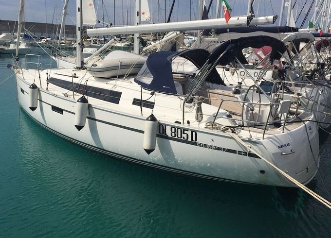 Sailboat BAVARIA CRUISER 37 11.3m
