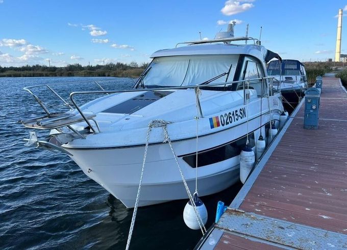 Motorboat Bénéteau Antares 9 400hp