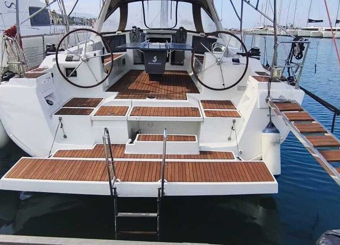 Sailboat Beneteau Oceanis 45 13.85m
