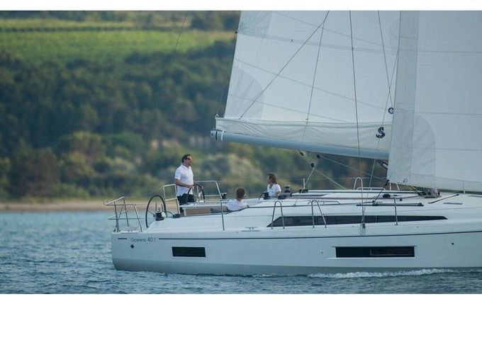 Sailboat Oceanis 40.1 12m