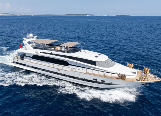 Motor yacht Technomarine CUSTOM 32MT 4000hp