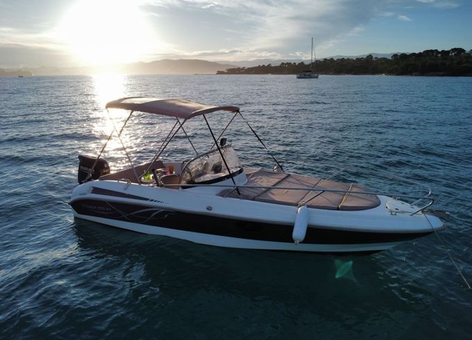 Motorboat Polyesteryacht Titanium650 140hp