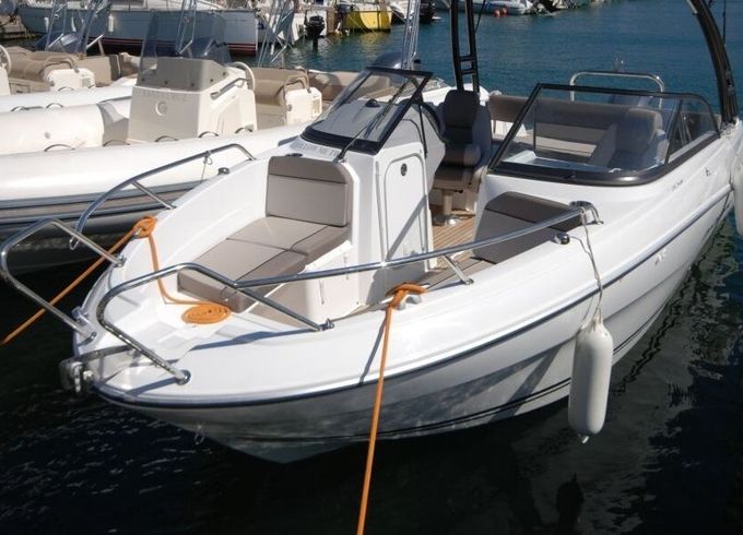 Motorboat Jeanneau Cap Camarat 6.5 Br 200hp