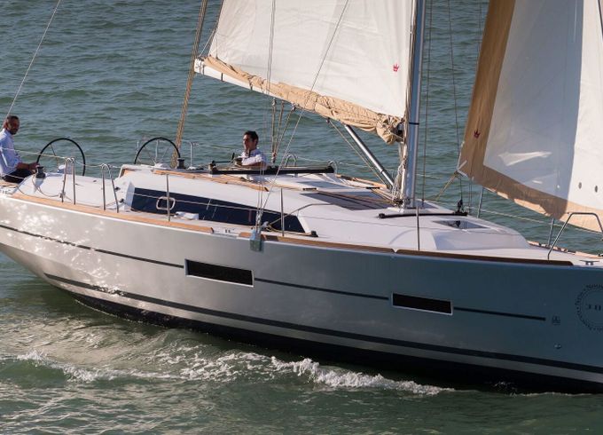 Sailboat DUFOUR DUFOUR 382 11.23m