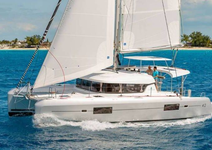 Catamaran LAGOON 42 12.8m