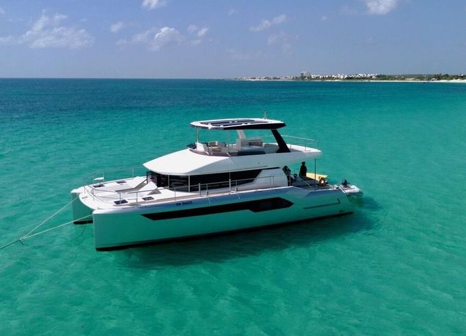 Motorboat Robertson &amp; Caine leopard 53 640hp