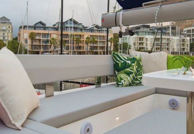 Catamaran Moorings 4500L/10 13m