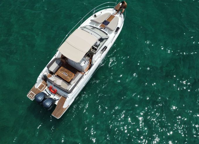 Motorboat Jeanneau Cap Camarat 10.5 Wa 600hp