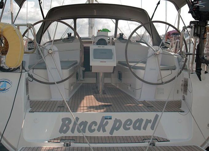 Sailboat Bavaria Yachtbau Bavaria Cruiser 37 - 3 cab. 11.3m