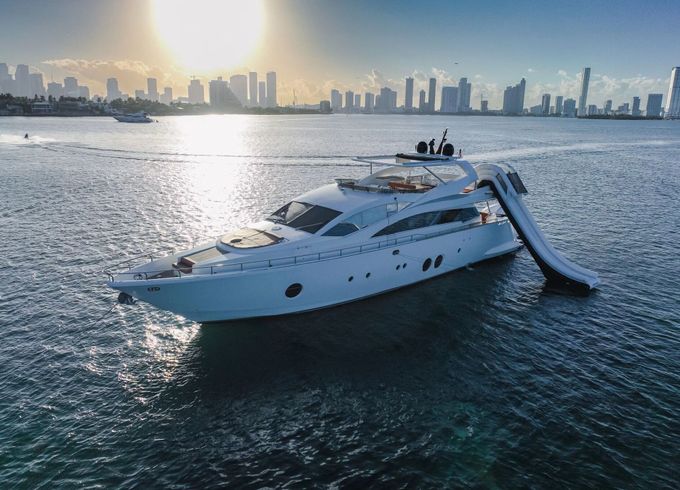 Motor yacht Aicon 85 Fly 3600hp