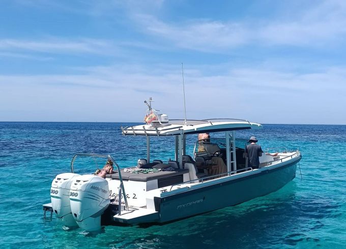 Motorboat Axopar 37 Suntop 600hp