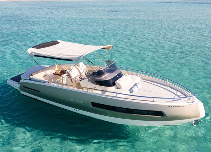 Motorboat Invictus 280GT 350hp