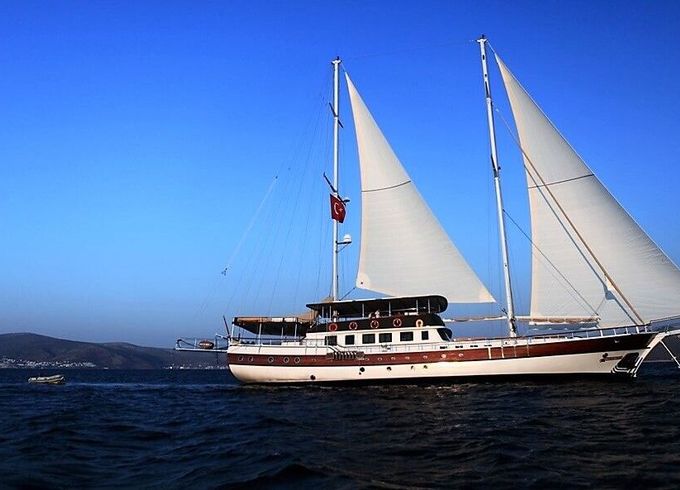 Sailboat Custom Made Oguz Bey 32m