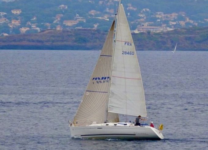 Sailboat FIRST 31.7 - EQUATEUR 9m