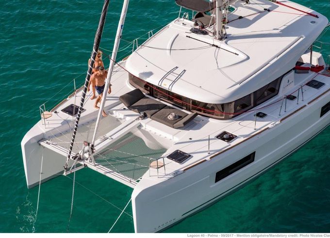 Catamaran Lagoon-Bénéteau Lagoon 40 - 4 + 2 cab 11m