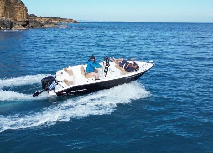 Motorboat Unique S 470 30hp