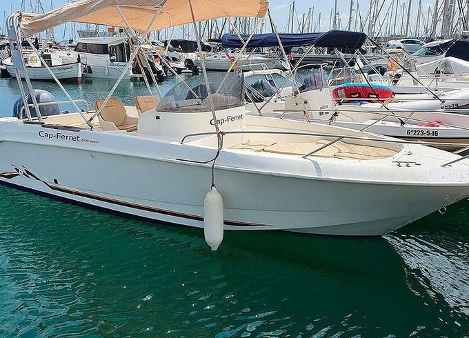 Motorboat cap ferret 652 150hp