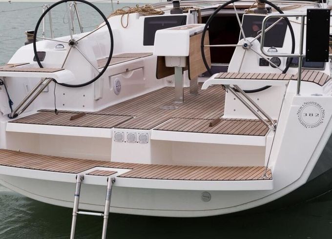 Sailboat DUFOUR 382 11.25m