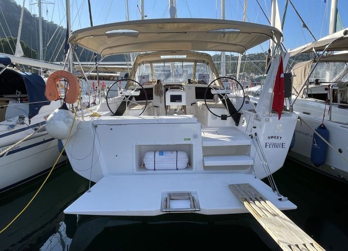 Sailboat Dufour 430 13m