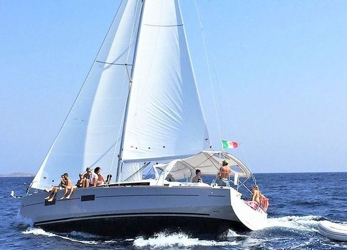 Sailboat Benetau OCEANIS 35 10.45m