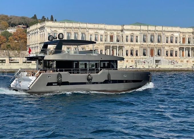 Motorboat Luxury Multihull Yacht Custom Build 800hp