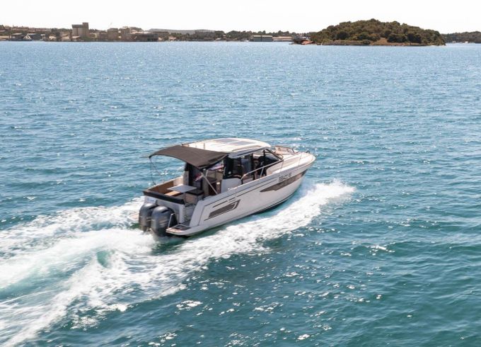 Motorboat Jeanneau Merry fisher 895 400hp