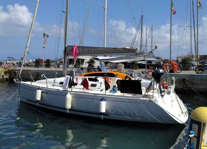 Sailboat Beneteau First 31.7 9.85m