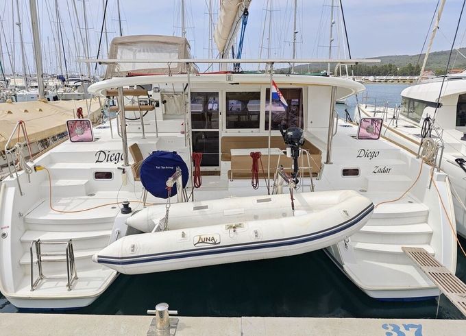 Catamaran Lagoon-Bénéteau Lagoon 400 S2 - 4 + 2 cab. 11m