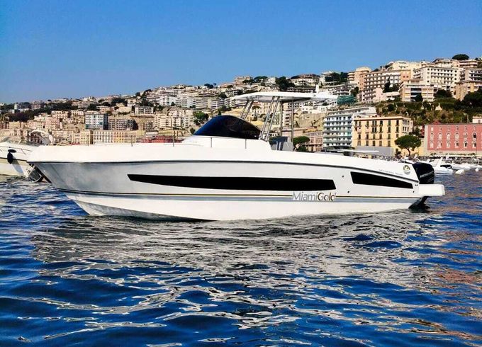 Motorboat MIAMI GOLD 33 WALK AROUND 700hp