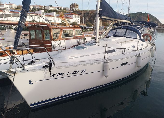 Sailboat Beneteau OCEANIS 331 10m