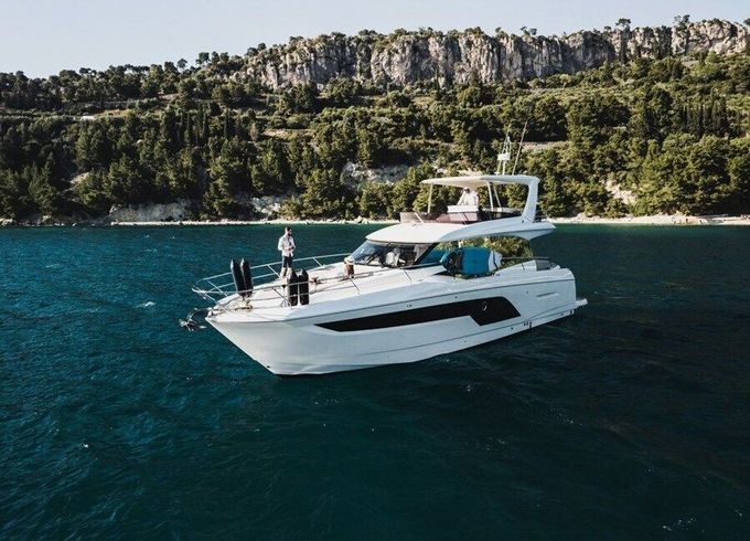 Motor yacht Jeanneau Prestige 590 Fly 1200hp