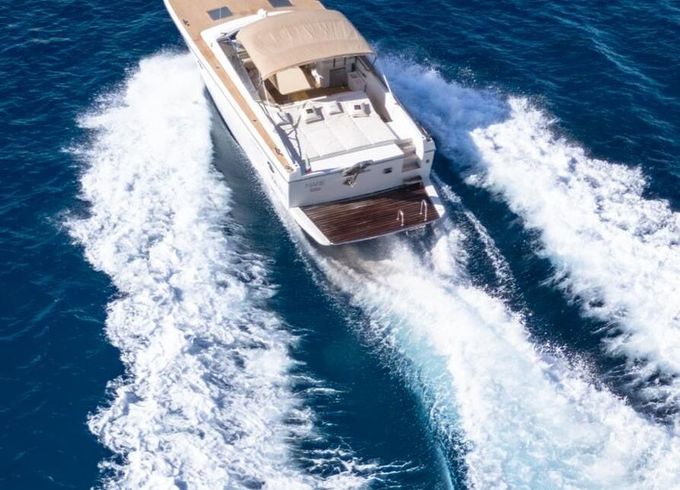 Motorboat Itama 45 1300hp
